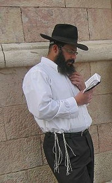 למה החרדים לא עומדים בצפירה?